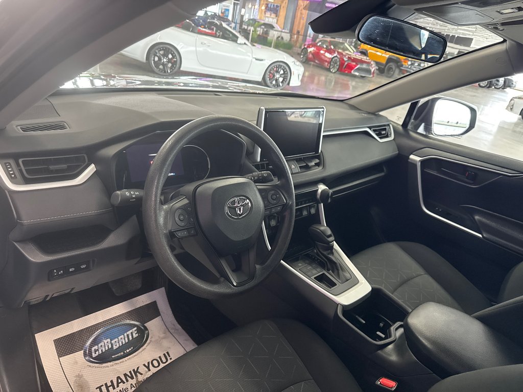 2023 Toyota RAV4 LE in Saint-Jean-Sur-Richelieu, Quebec - 9 - w1024h768px