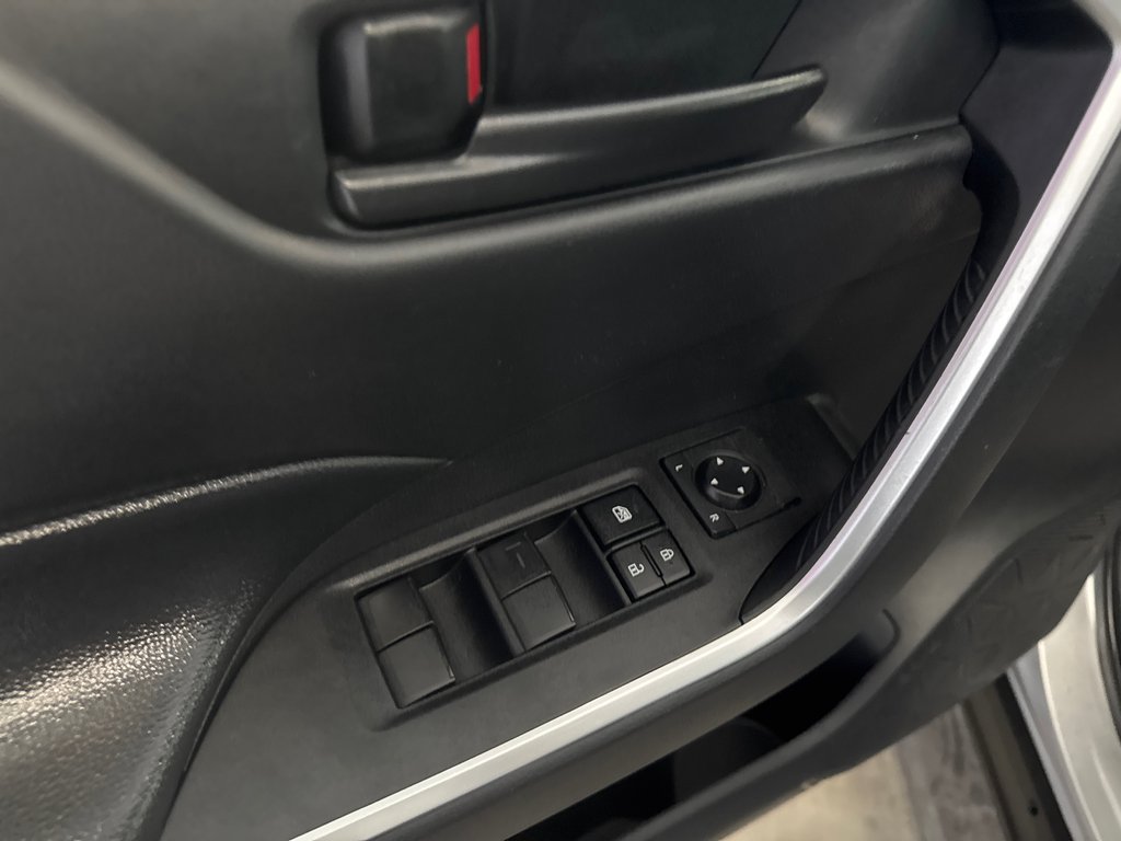 2023 Toyota RAV4 LE in Saint-Jean-Sur-Richelieu, Quebec - 10 - w1024h768px