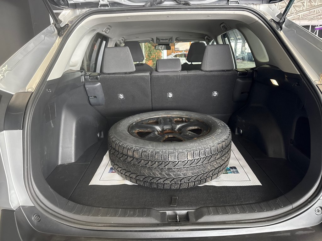 2023 Toyota RAV4 LE in Saint-Jean-Sur-Richelieu, Quebec - 7 - w1024h768px