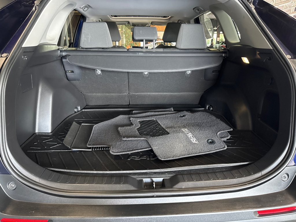 2023 Toyota RAV4 Hybrid XLE in Saint-Jean-Sur-Richelieu, Quebec - 10 - w1024h768px