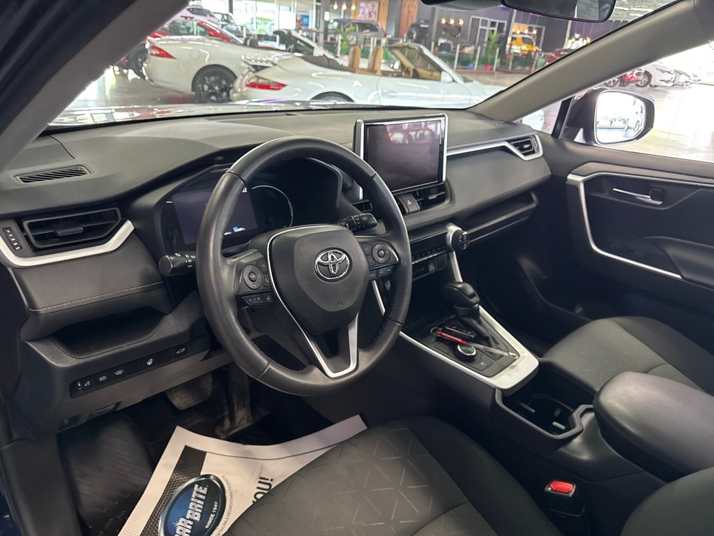 2023 Toyota RAV4 Hybrid XLE in Saint-Jean-Sur-Richelieu, Quebec - 14 - w1024h768px