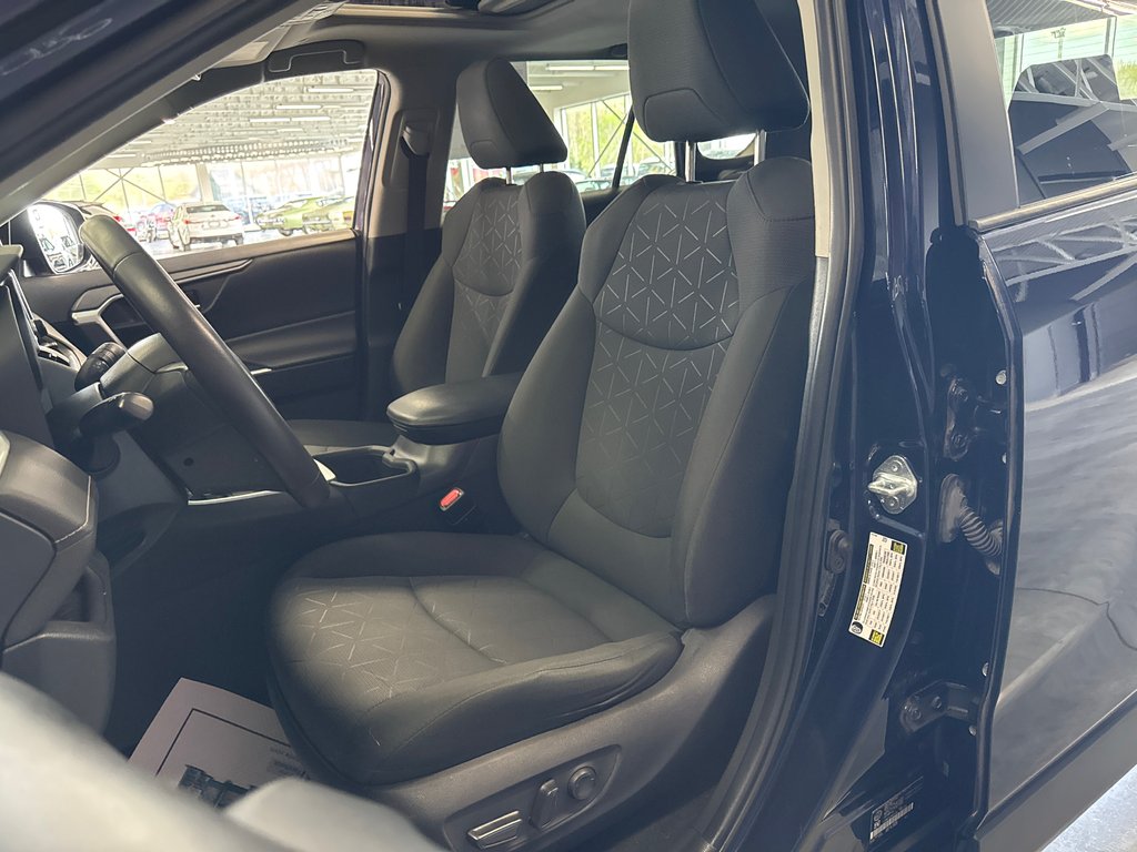 2023 Toyota RAV4 Hybrid XLE in Saint-Jean-Sur-Richelieu, Quebec - 12 - w1024h768px