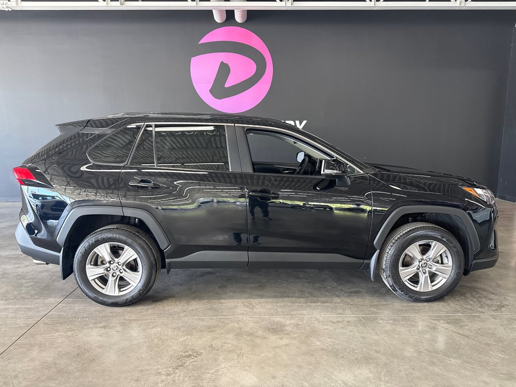 Toyota RAV4 XLE 2023 à Saint-Jean-Sur-Richelieu, Québec - 1 - w1024h768px