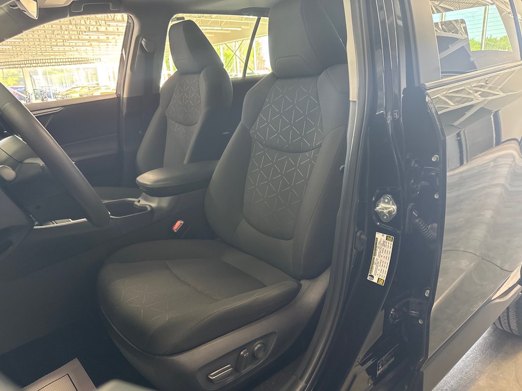 Toyota RAV4 XLE 2023 à Saint-Jean-Sur-Richelieu, Québec - 12 - w1024h768px