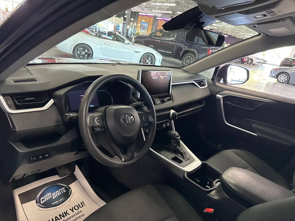 2023 Toyota RAV4 LE in Saint-Jean-Sur-Richelieu, Quebec - 10 - w1024h768px