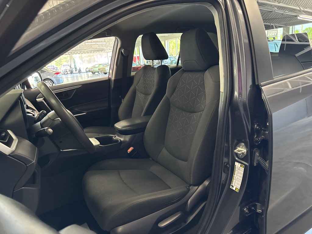 2023 Toyota RAV4 LE in Saint-Jean-Sur-Richelieu, Quebec - 9 - w1024h768px