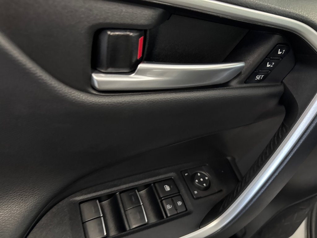 2024 Toyota RAV4 Hybrid XSE in Saint-Jean-Sur-Richelieu, Quebec - 12 - w1024h768px