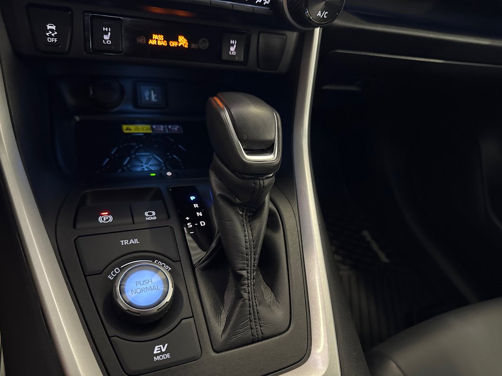 2024 Toyota RAV4 Hybrid XSE in Saint-Jean-Sur-Richelieu, Quebec - 17 - w1024h768px