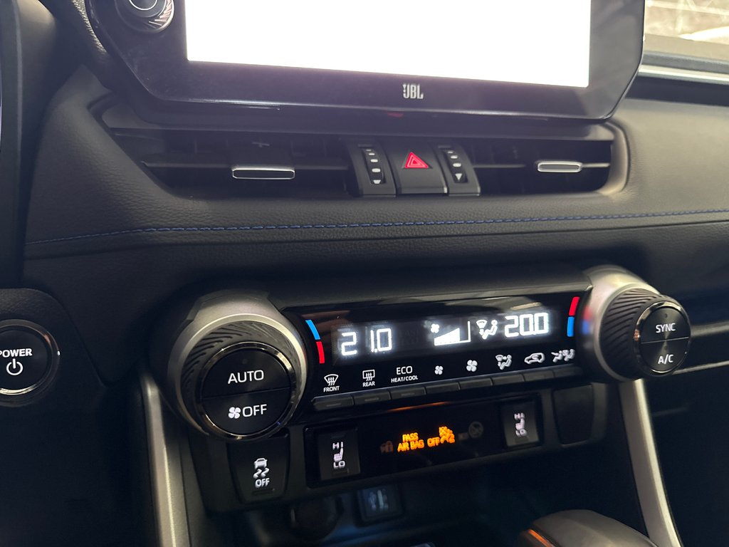 2024 Toyota RAV4 Hybrid XSE in Saint-Jean-Sur-Richelieu, Quebec - 16 - w1024h768px