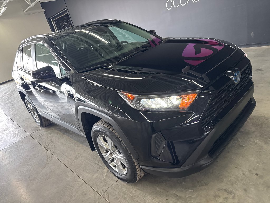 Toyota RAV4 Hybrid LE 2024 à Saint-Jean-Sur-Richelieu, Québec - 2 - w1024h768px