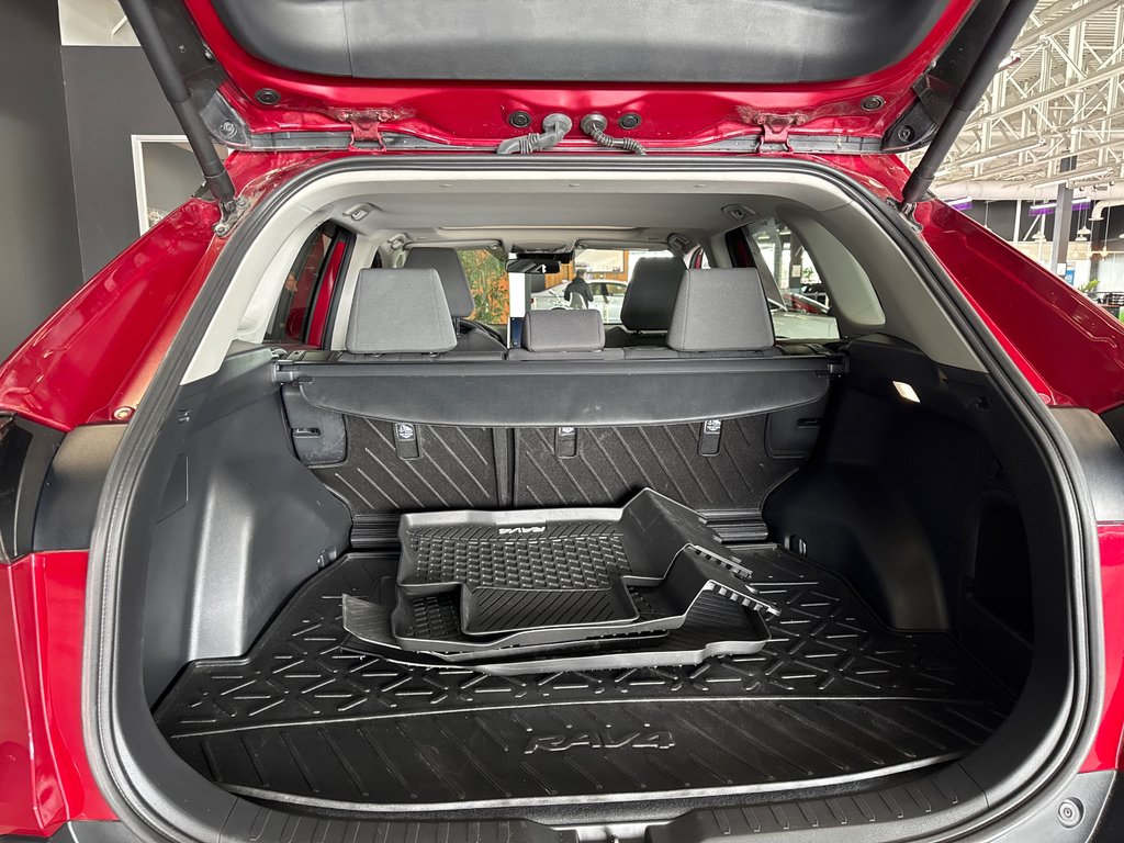 2024 Toyota RAV4 Hybrid XLE in Saint-Jean-Sur-Richelieu, Quebec - 10 - w1024h768px