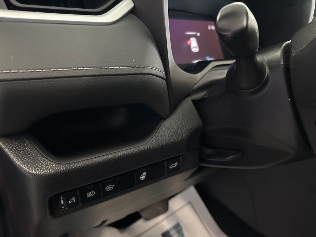 2024 Toyota RAV4 Hybrid XLE in Saint-Jean-Sur-Richelieu, Quebec - 16 - w1024h768px