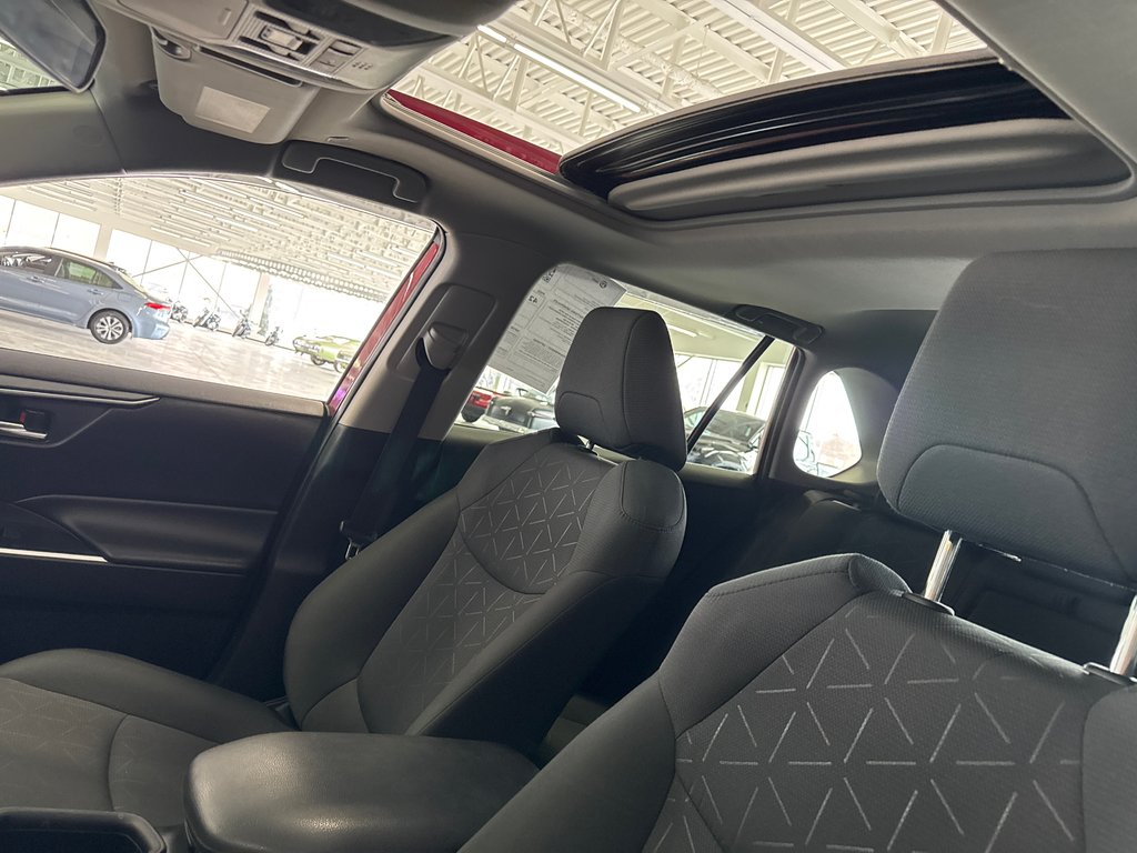 2024 Toyota RAV4 Hybrid XLE in Saint-Jean-Sur-Richelieu, Quebec - 12 - w1024h768px