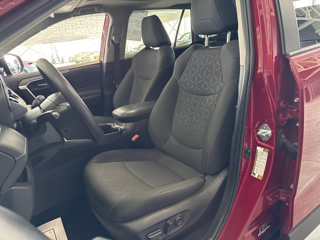 2024 Toyota RAV4 Hybrid XLE in Saint-Jean-Sur-Richelieu, Quebec - 11 - w1024h768px