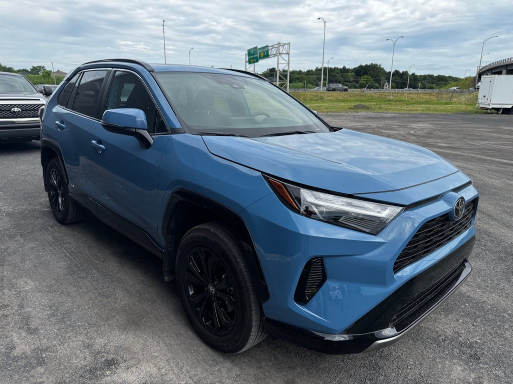 Toyota RAV4 Hybrid SE 2025 à Saint-Jean-Sur-Richelieu, Québec - 2 - w1024h768px
