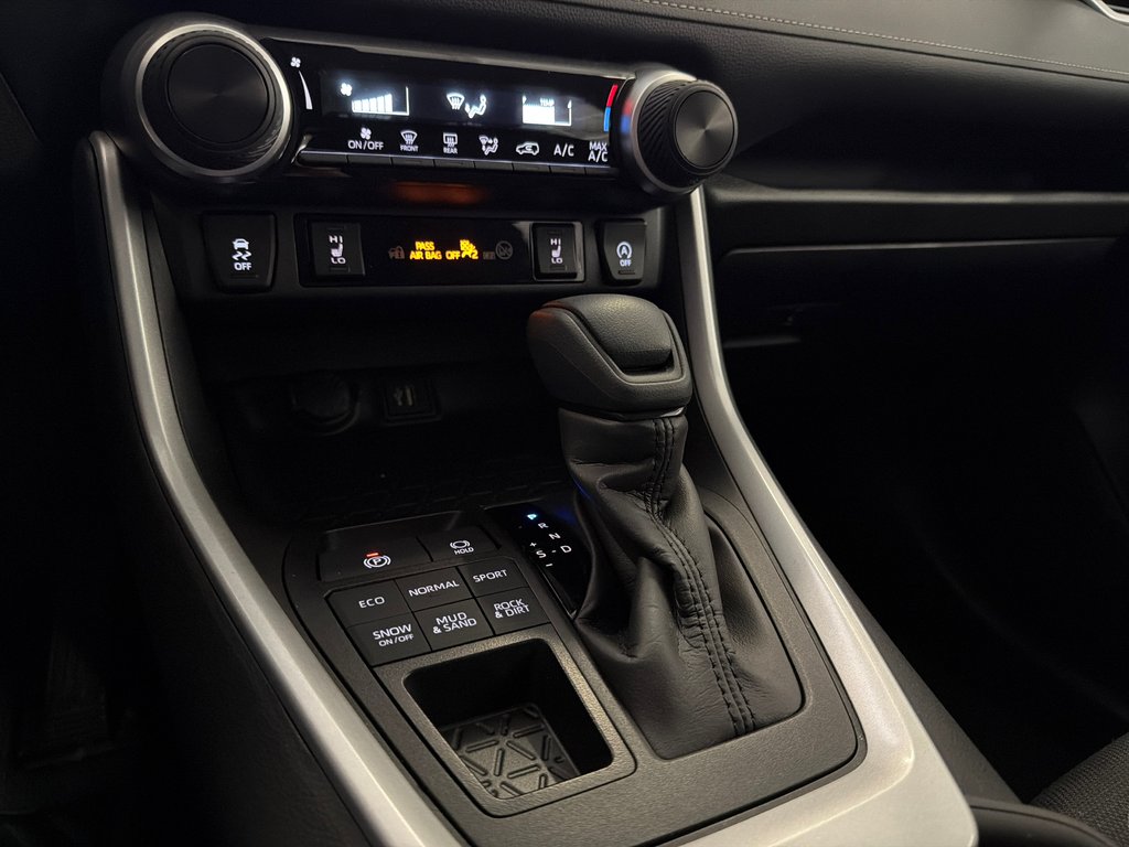 2025 Toyota RAV4 LE in Saint-Jean-Sur-Richelieu, Quebec - 27 - w1024h768px