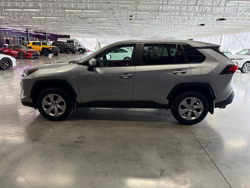 2025 Toyota RAV4 LE in Saint-Jean-Sur-Richelieu, Quebec - 6 - w1024h768px