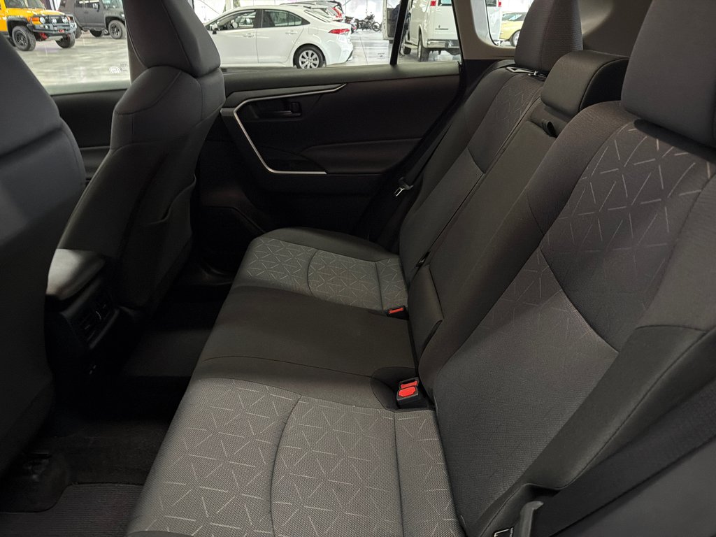 2025 Toyota RAV4 LE in Saint-Jean-Sur-Richelieu, Quebec - 19 - w1024h768px