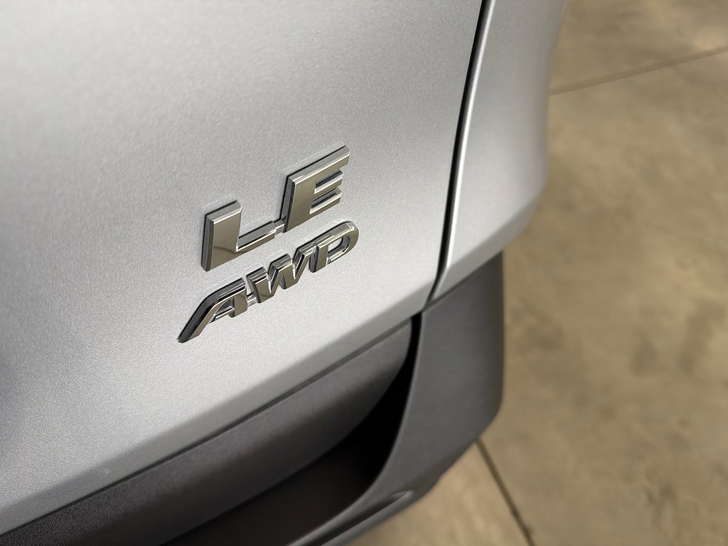 2025 Toyota RAV4 LE in Saint-Jean-Sur-Richelieu, Quebec - 13 - w1024h768px