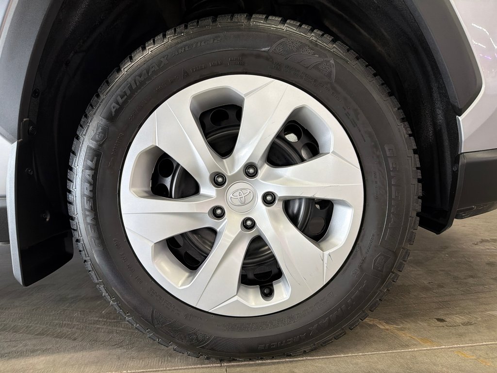 2025 Toyota RAV4 LE in Saint-Jean-Sur-Richelieu, Quebec - 16 - w1024h768px