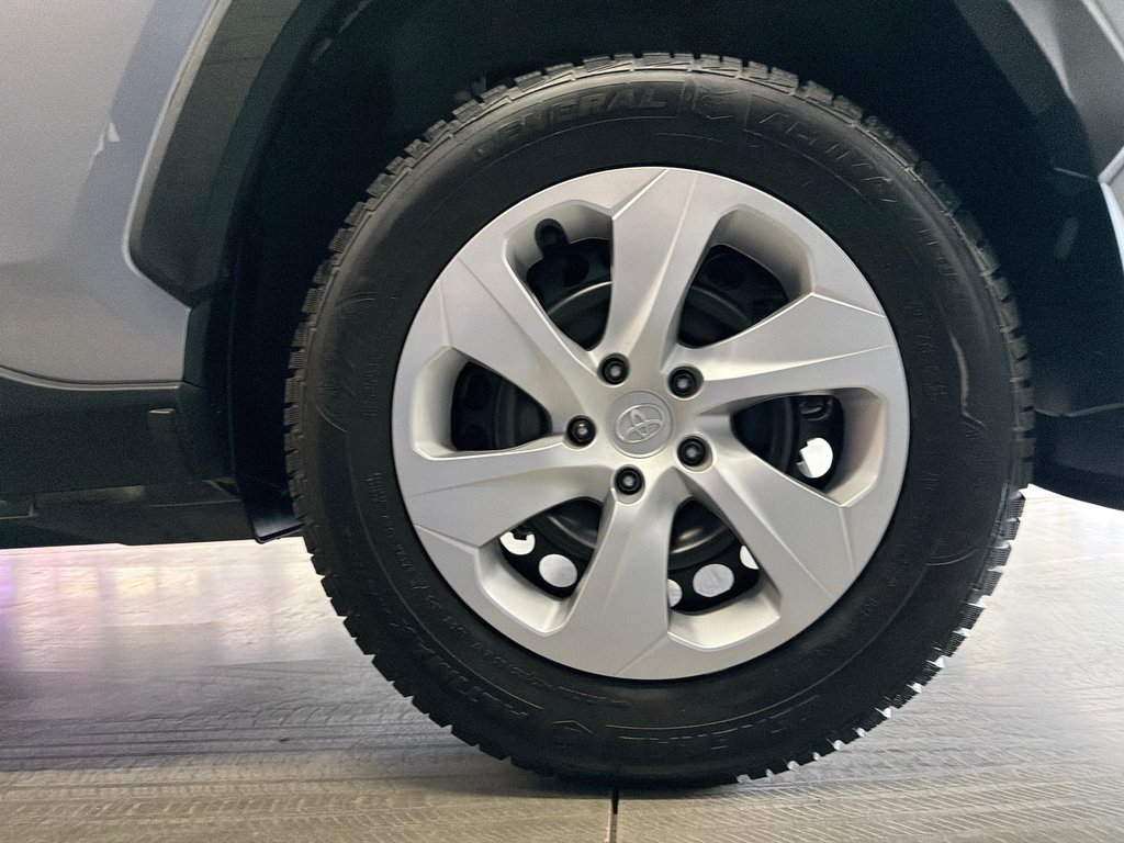 2025 Toyota RAV4 LE in Saint-Jean-Sur-Richelieu, Quebec - 18 - w1024h768px
