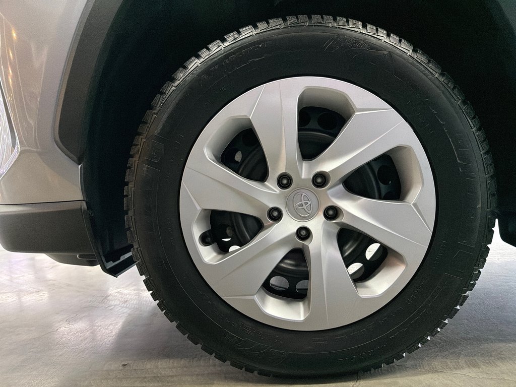 2025 Toyota RAV4 LE in Saint-Jean-Sur-Richelieu, Quebec - 17 - w1024h768px