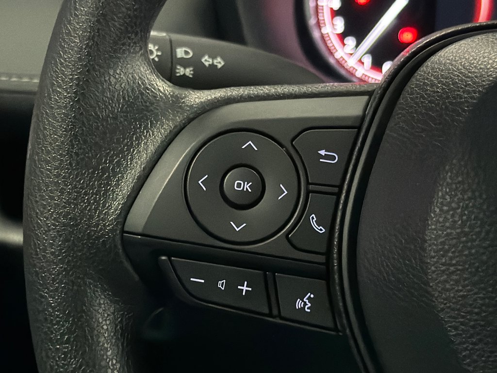 2025 Toyota RAV4 LE in Saint-Jean-Sur-Richelieu, Quebec - 23 - w1024h768px