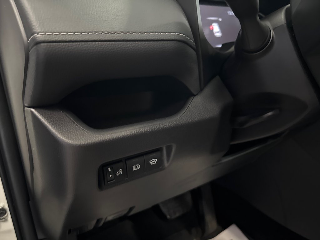 2025 Toyota RAV4 LE in Saint-Jean-Sur-Richelieu, Quebec - 13 - w1024h768px