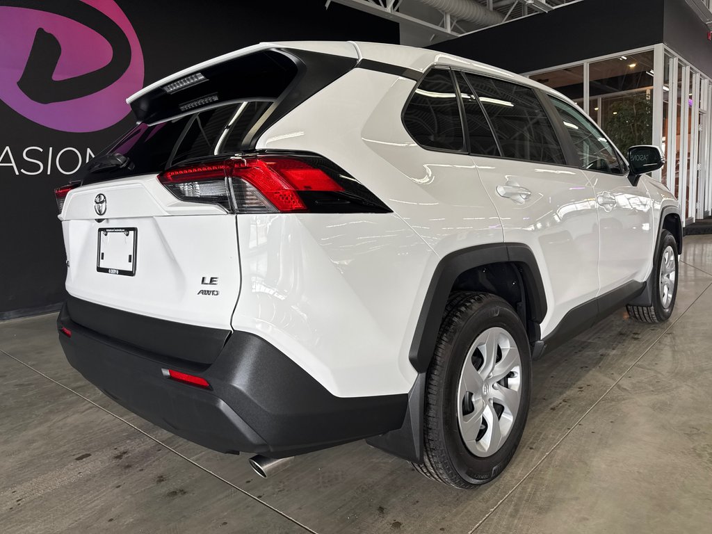 2025 Toyota RAV4 LE in Saint-Jean-Sur-Richelieu, Quebec - 4 - w1024h768px