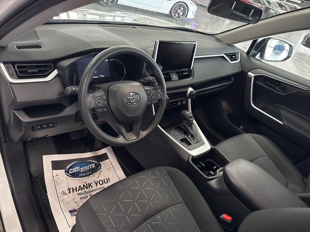 2025 Toyota RAV4 LE in Saint-Jean-Sur-Richelieu, Quebec - 10 - w1024h768px