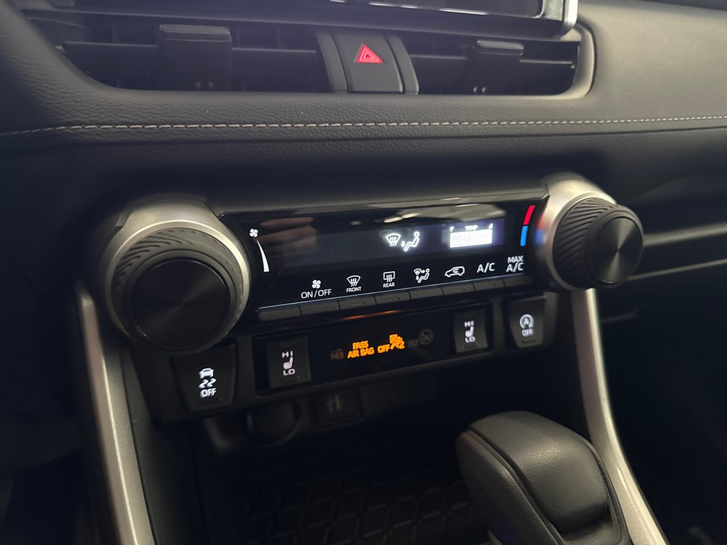 2025 Toyota RAV4 LE in Saint-Jean-Sur-Richelieu, Quebec - 17 - w1024h768px