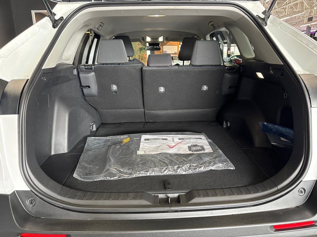 2025 Toyota RAV4 LE in Saint-Jean-Sur-Richelieu, Quebec - 7 - w1024h768px