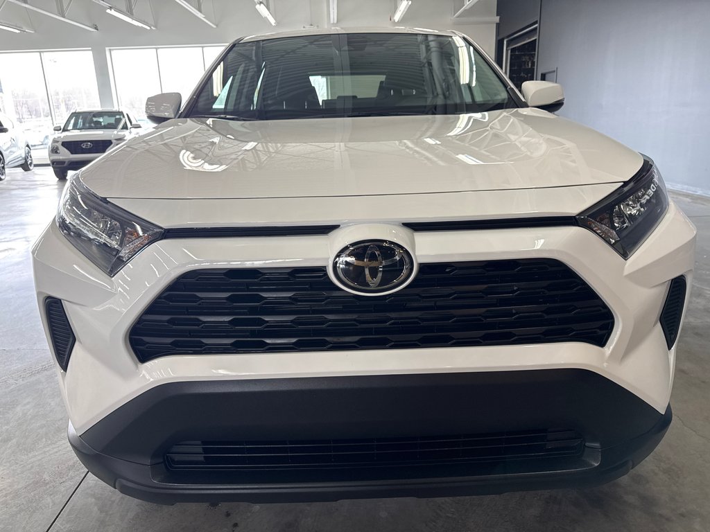 2025 Toyota RAV4 LE in Saint-Jean-Sur-Richelieu, Quebec - 3 - w1024h768px