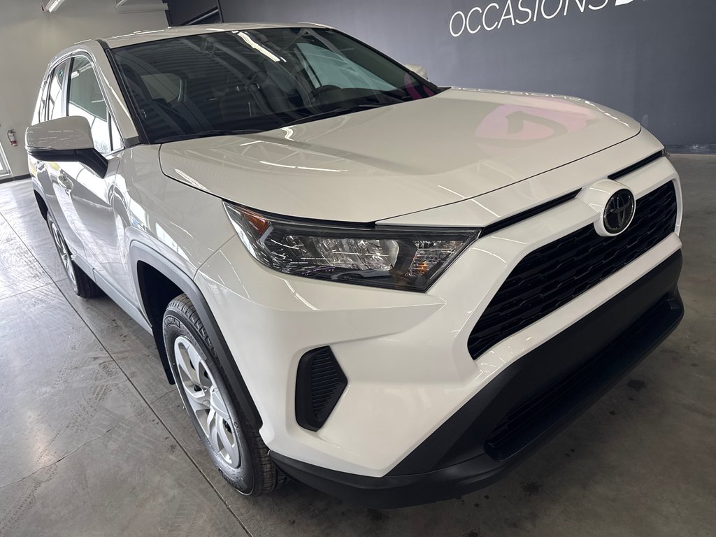 2025 Toyota RAV4 LE in Saint-Jean-Sur-Richelieu, Quebec - 2 - w1024h768px