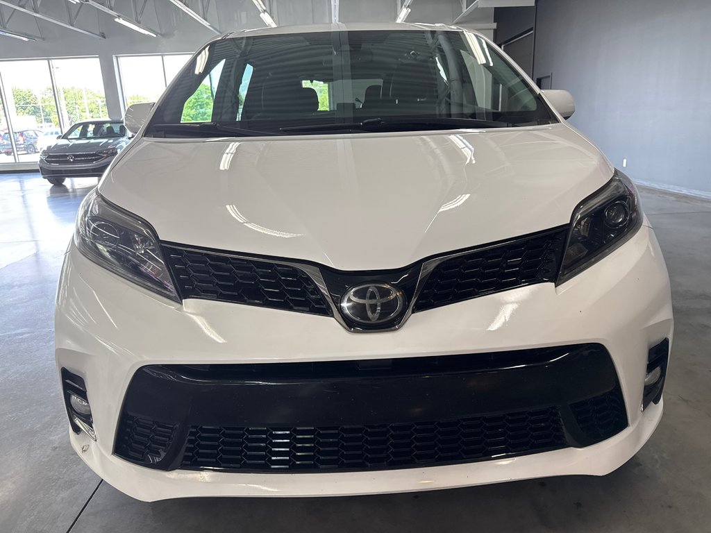 2018 Toyota Sienna SE in Saint-Jean-Sur-Richelieu, Quebec - 3 - w1024h768px