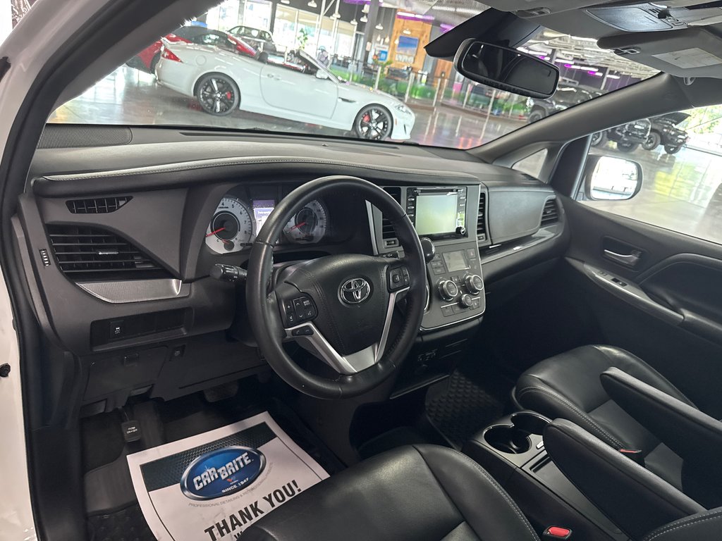 2018 Toyota Sienna SE in Saint-Jean-Sur-Richelieu, Quebec - 10 - w1024h768px