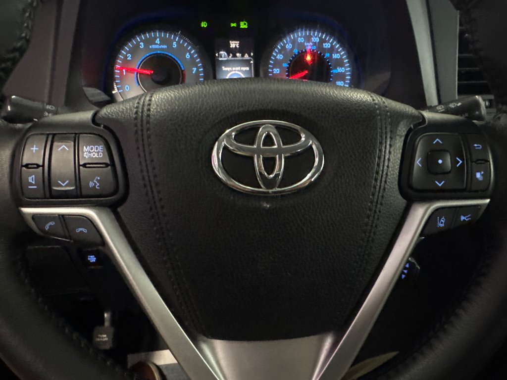 2018 Toyota Sienna SE in Saint-Jean-Sur-Richelieu, Quebec - 13 - w1024h768px
