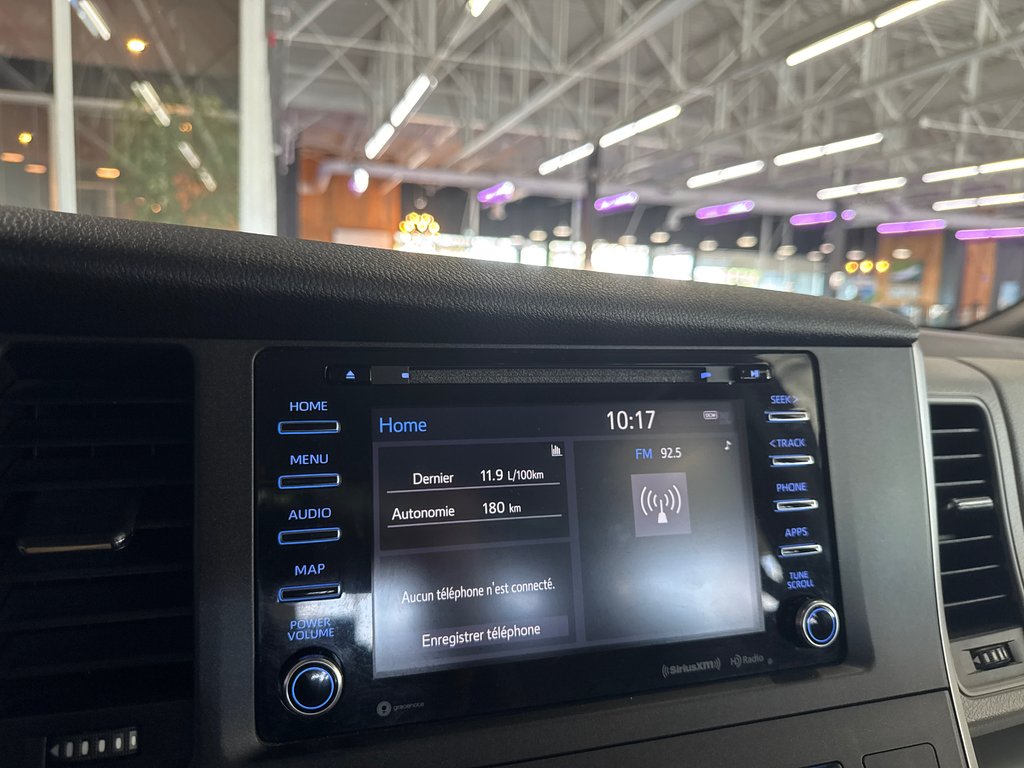 2020 Toyota Sienna LE in Saint-Jean-Sur-Richelieu, Quebec - 21 - w1024h768px