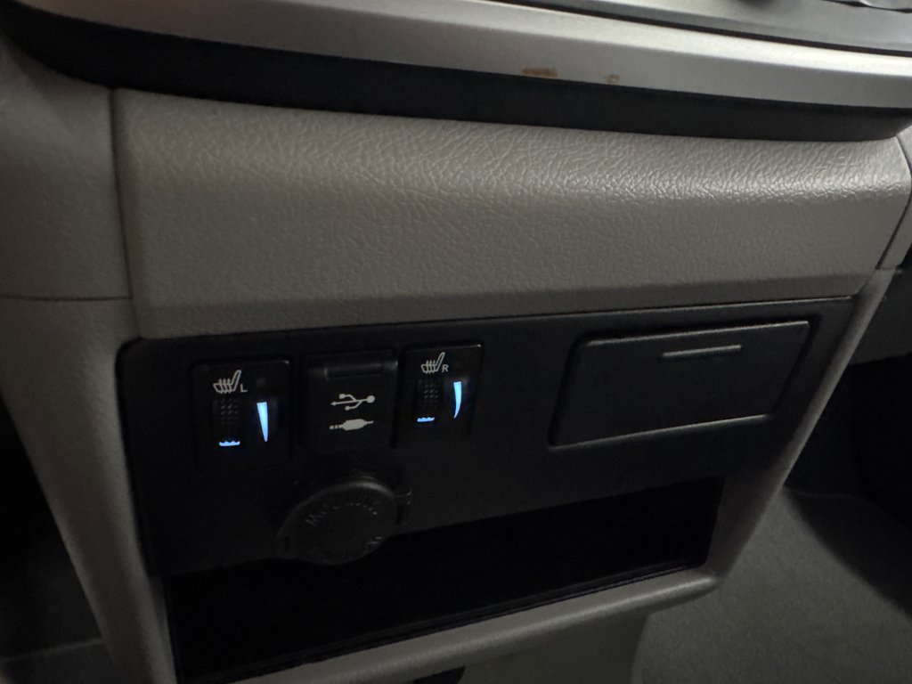 2020 Toyota Sienna LE in Saint-Jean-Sur-Richelieu, Quebec - 19 - w1024h768px