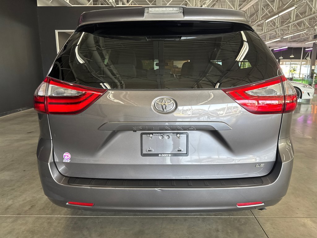 2020 Toyota Sienna LE in Saint-Jean-Sur-Richelieu, Quebec - 10 - w1024h768px