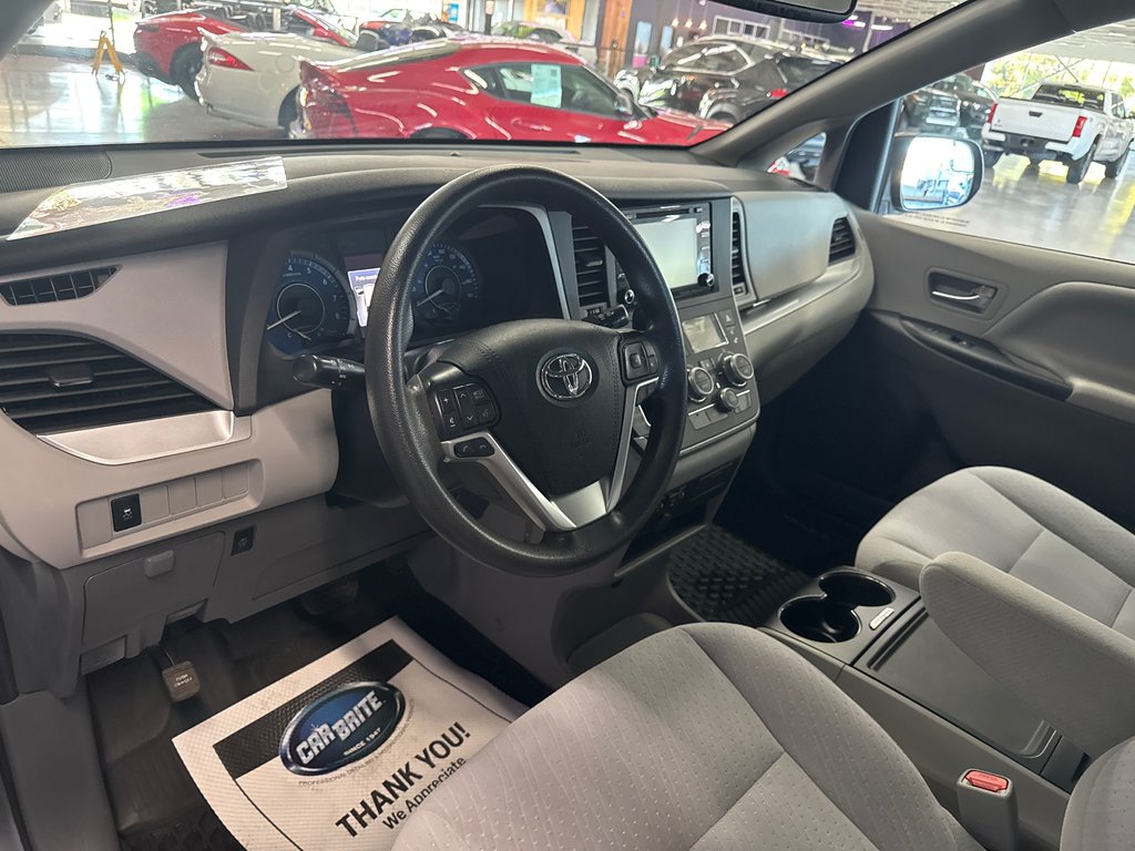 Toyota Sienna LE 2020 à Saint-Jean-Sur-Richelieu, Québec - 12 - w1024h768px