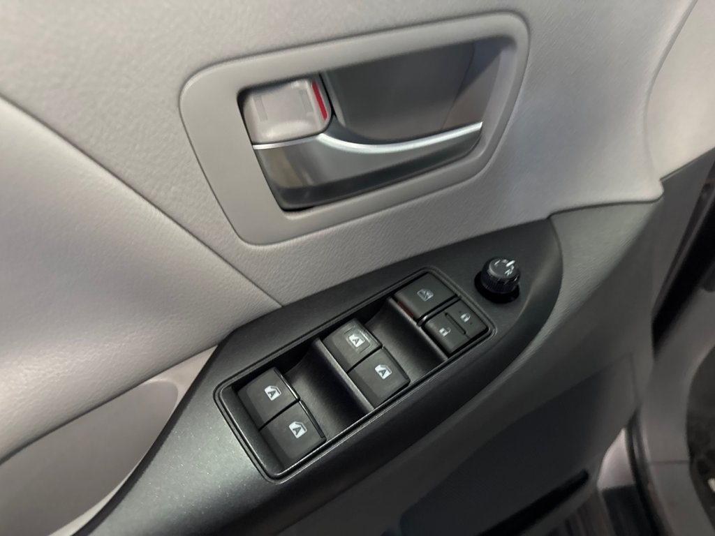 Toyota Sienna LE 2020 à Saint-Jean-Sur-Richelieu, Québec - 13 - w1024h768px