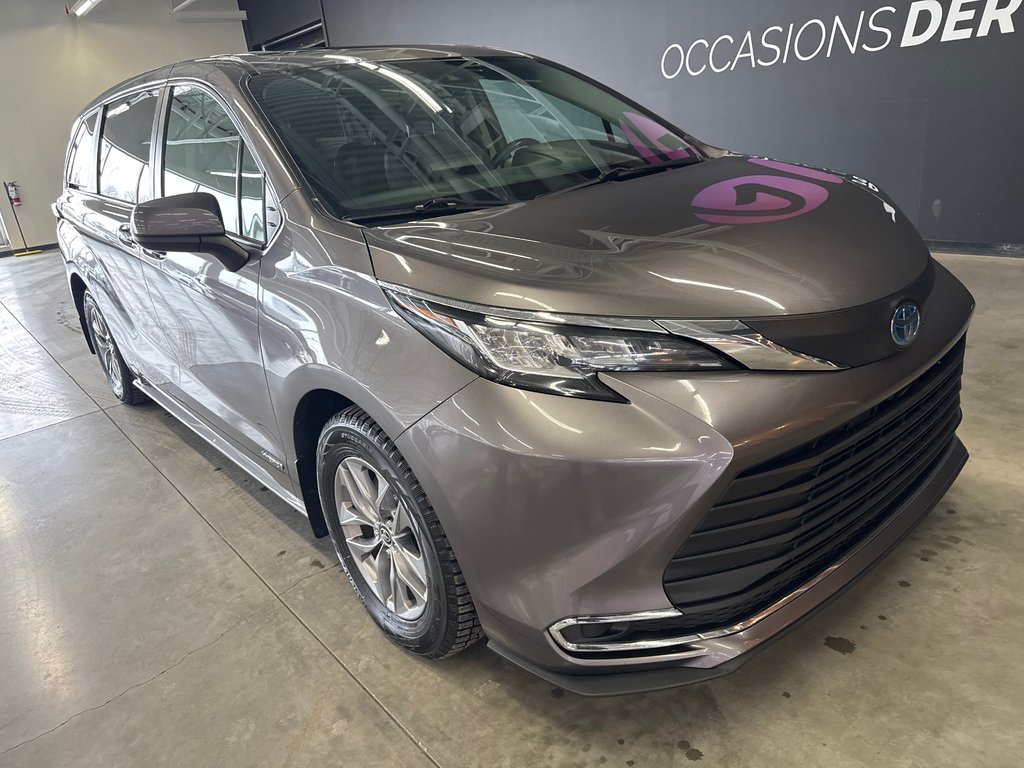 2021 Toyota Sienna XLE in Saint-Jean-Sur-Richelieu, Quebec - 2 - w1024h768px