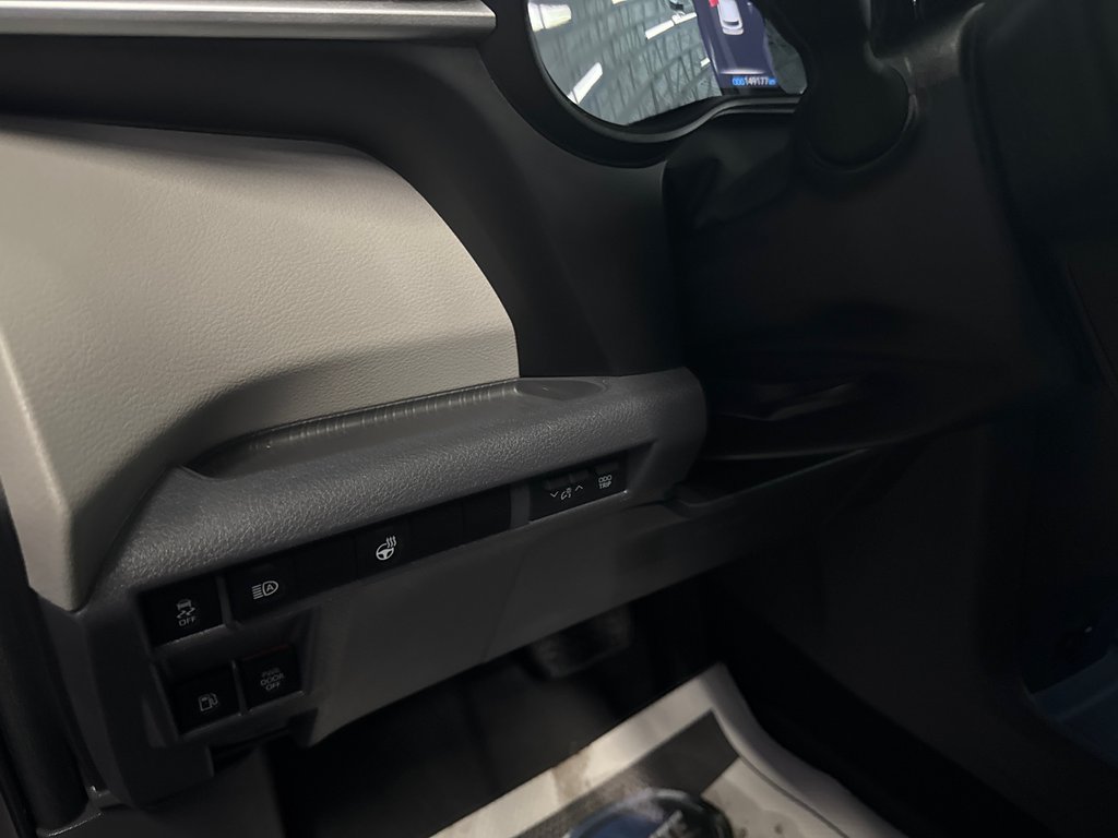 2021 Toyota Sienna XLE in Saint-Jean-Sur-Richelieu, Quebec - 16 - w1024h768px