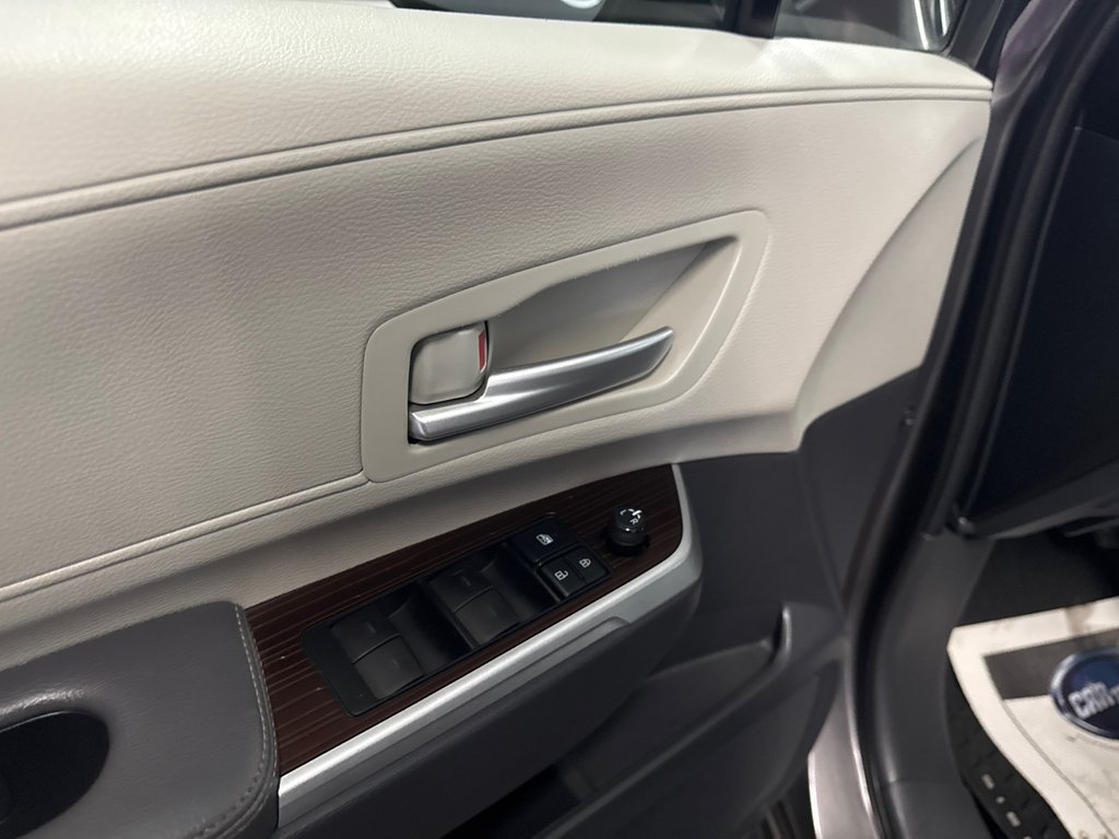 2021 Toyota Sienna XLE in Saint-Jean-Sur-Richelieu, Quebec - 15 - w1024h768px