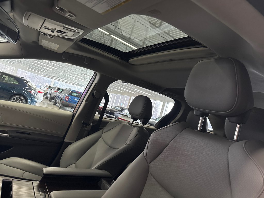 2021 Toyota Sienna XLE in Saint-Jean-Sur-Richelieu, Quebec - 12 - w1024h768px
