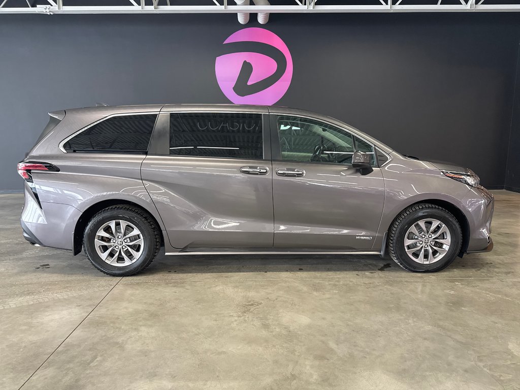 2021 Toyota Sienna XLE in Saint-Jean-Sur-Richelieu, Quebec - 1 - w1024h768px