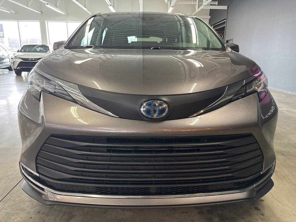 2021 Toyota Sienna XLE in Saint-Jean-Sur-Richelieu, Quebec - 3 - w1024h768px