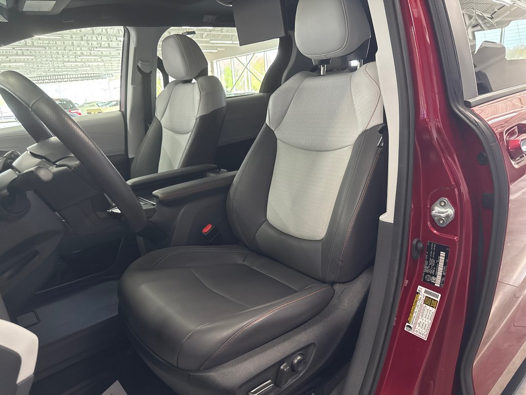 Toyota Sienna XSE ENSEMBLE TECHNOLOGIE 2023 à Saint-Jean-Sur-Richelieu, Québec - 13 - w1024h768px