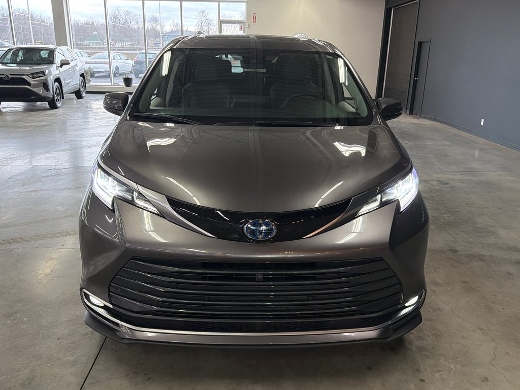 Toyota Sienna LIMITED 2024 à Saint-Jean-Sur-Richelieu, Québec - 4 - w1024h768px